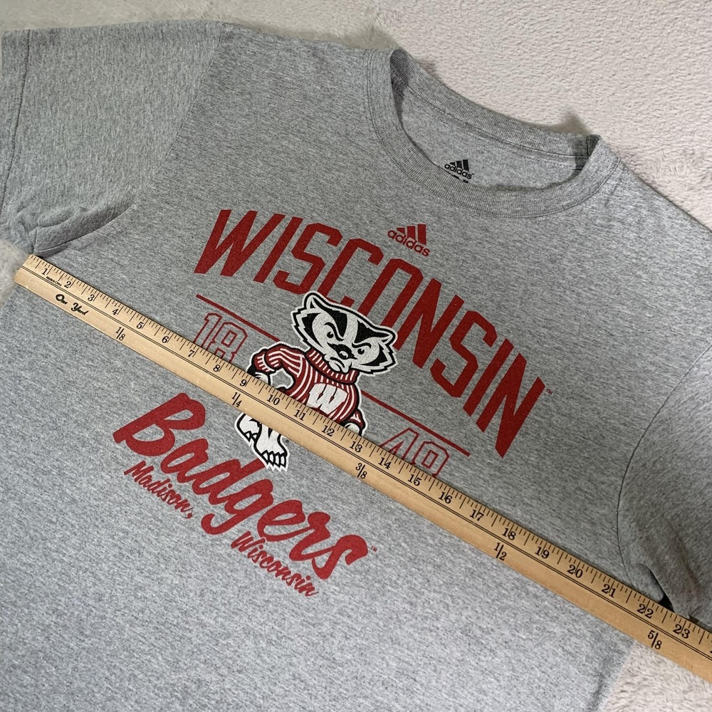 Wisconsin Badgers Shirt Mens Large Gray NCAA College Football Adidas Graphic Tee - Picture 3 of 9